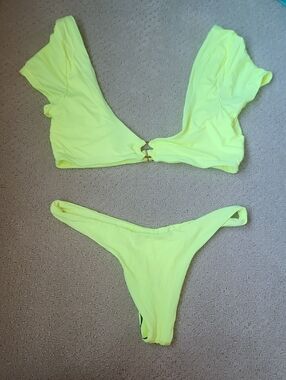 YMI Neon Yellow V-Cut Bikini Set with Front Clasp